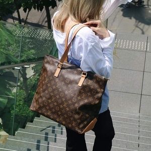 Large tote with top zipper